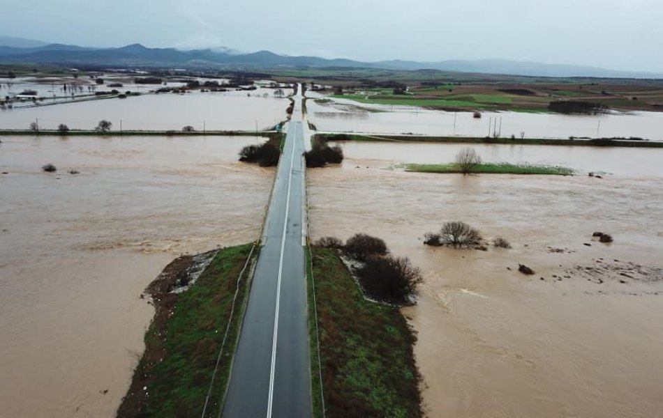 Ροδόπη: Άνθρωποι εγκαταλείπουν τα σπίτια τους – Πλημμύρες, κατολισθήσεις και αποκλεισμένες περιοχές (βίντεο)