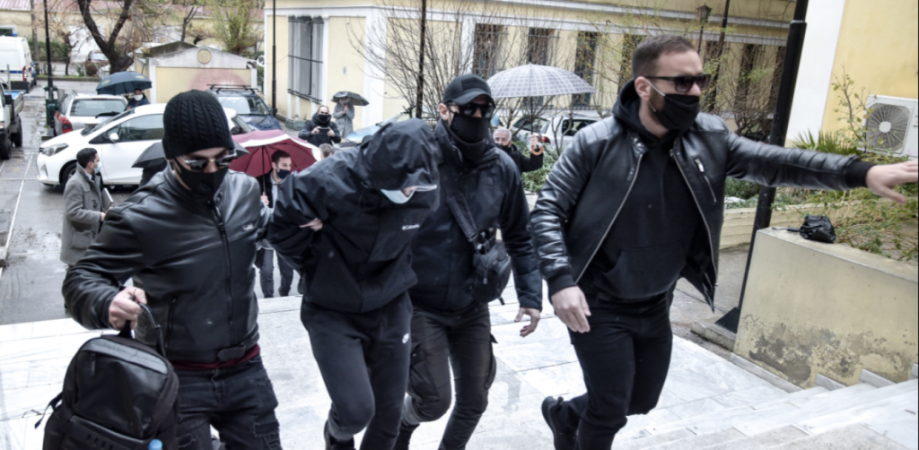 Ξυλοδαρμός σταθμάρχη μετρό: Υπό κράτηση μέχρι την Τρίτη οι δύο ανήλικοι – Ελεύθερος ο ειδικός φρουρός