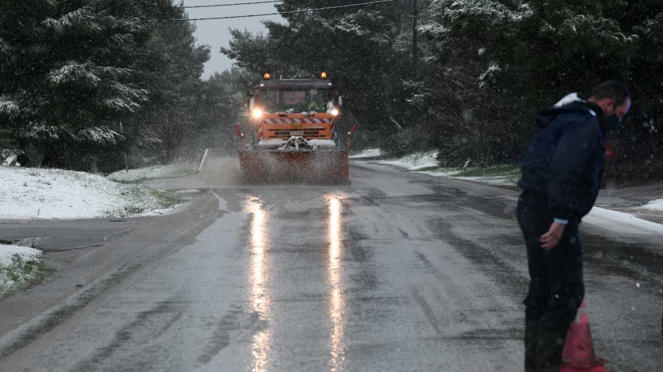 «Λέανδρος»: Έκλεισαν την Εθνική Οδό Αθηνών – Λαμίας για τα οχήματα άνω των 3,5 τόνων
