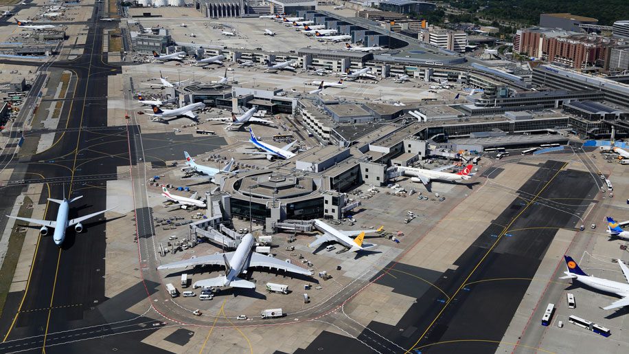 Συναγερμός στο αεροδρόμιο της Φρανκφούρτης: Απειλές για βόμβα – Η αστυνομία πυροβόλησε ένοπλο