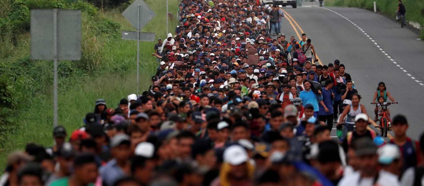Ονδούρα: 4.500 παράνομοι μετανάστες ξεκίνησαν το ταξίδι τους προς τις ΗΠΑ μετά την εκλογή Μπάιντεν(βίντεο)