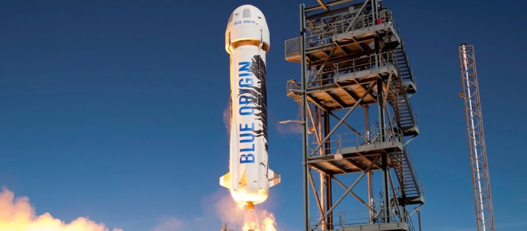 Σκάφος του Τ.Μπέζος μετέφερε ανδρείκελο στο Διάστημα – Τελευταία δοκιμή πριν τις πρώτες κρατήσεις (βίντεο)