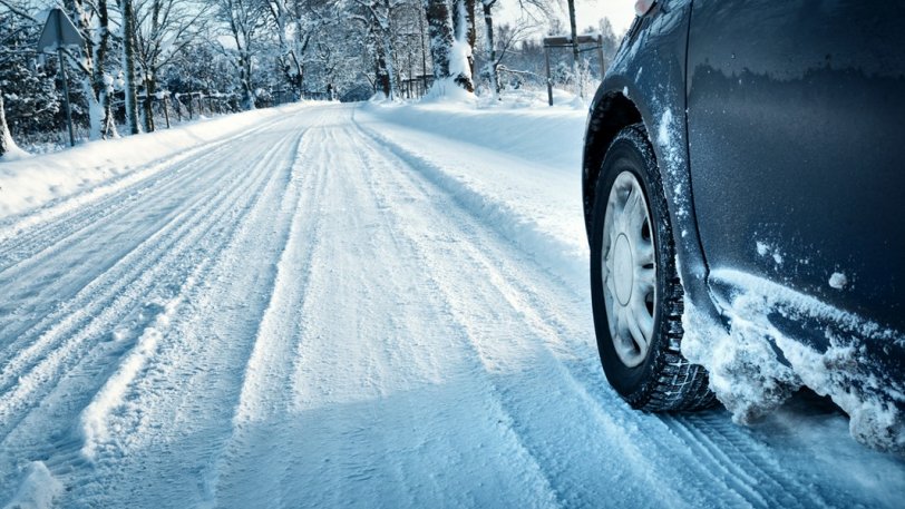 Τι πρέπει να προσέχετε όταν οδηγείτε σε χιόνι και πάγο
