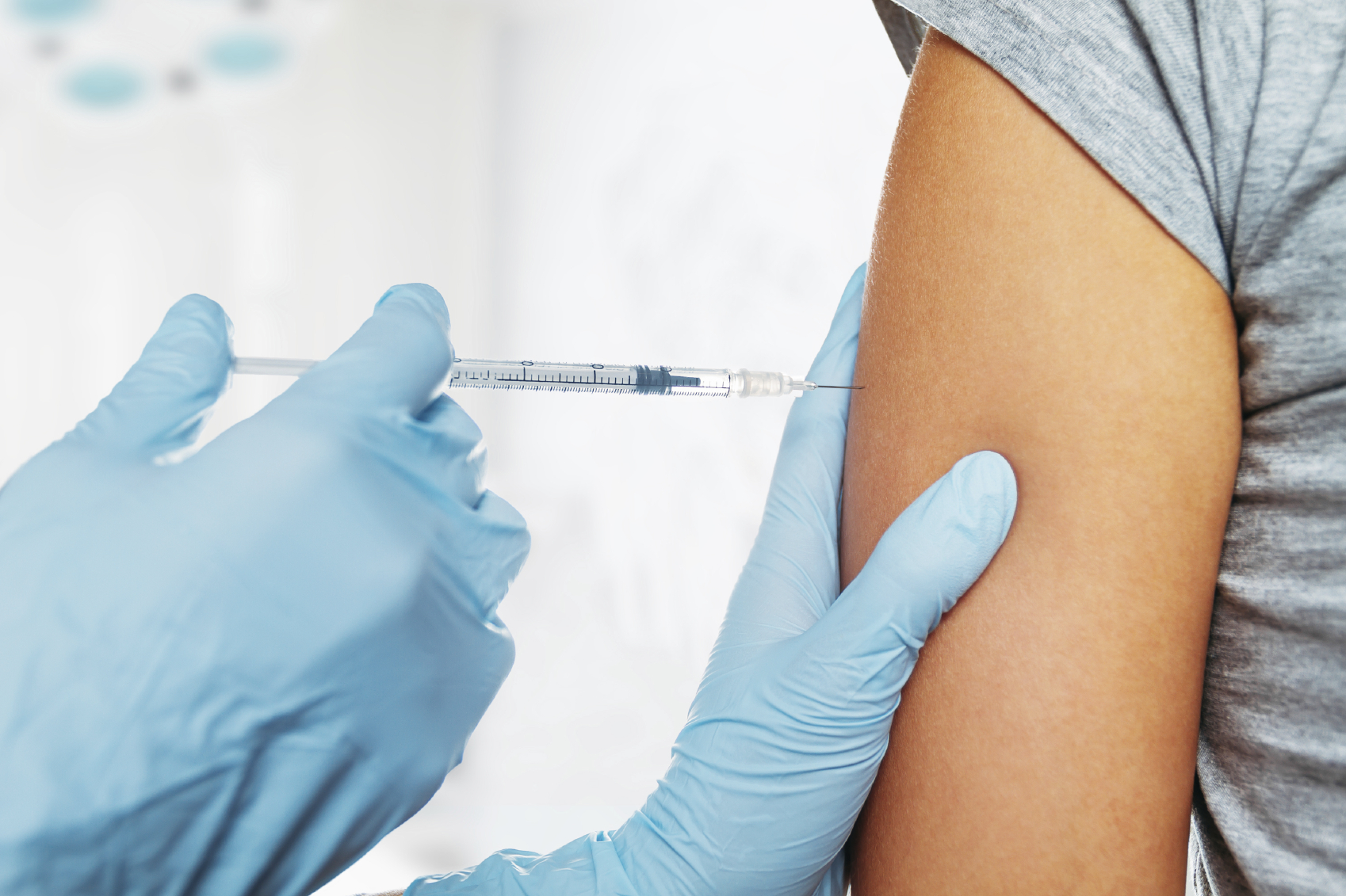 Ην.Βασίλειο: «Μέχρι τον Σεπτέμβριο θα έχουν εμβολιαστεί όλοι οι πολίτες»