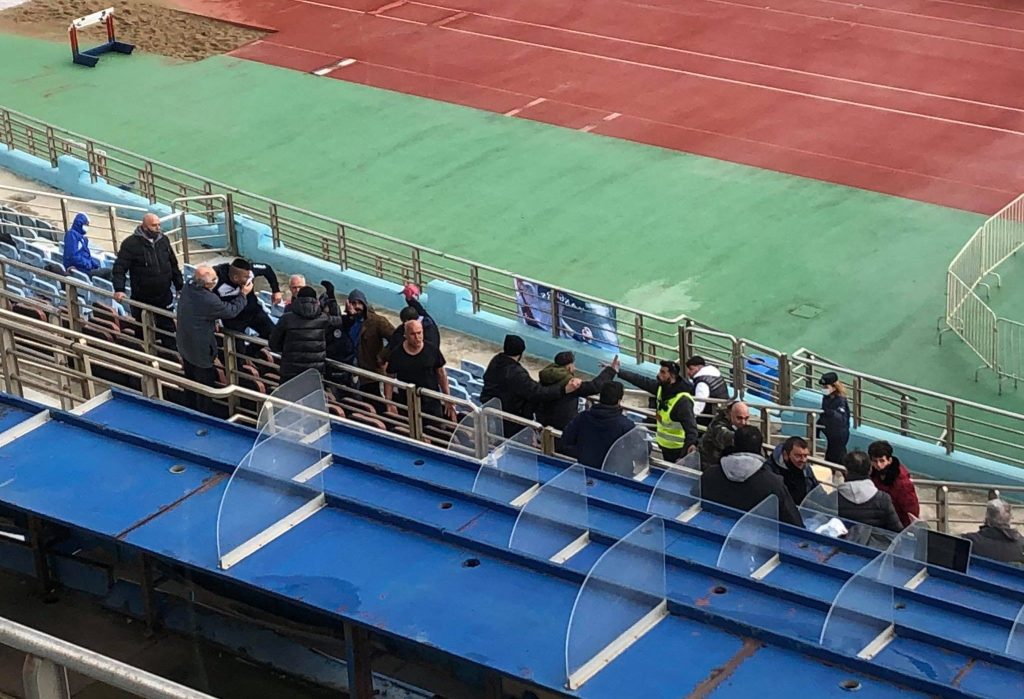 Εργοτέλης-Ιωνικός: Ξύλο μεταξύ οπαδών σε ματς κεκλεισμένων των θυρών (φώτο)