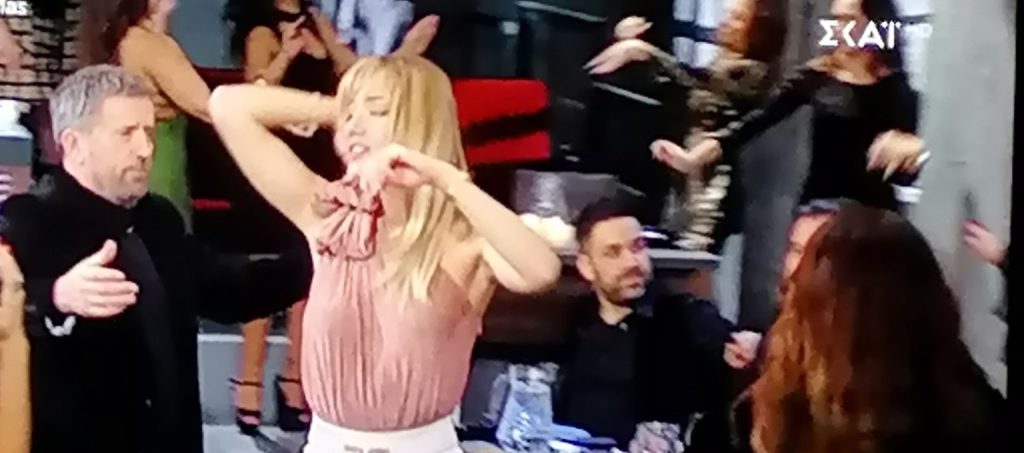 Αντέδρασε το Twitter στα γλέντια στο «Στην υγειά μας» – «Κατά τ’ άλλα να πλένετε τα χέρια σας πολύ σχολαστικά» (φώτο)