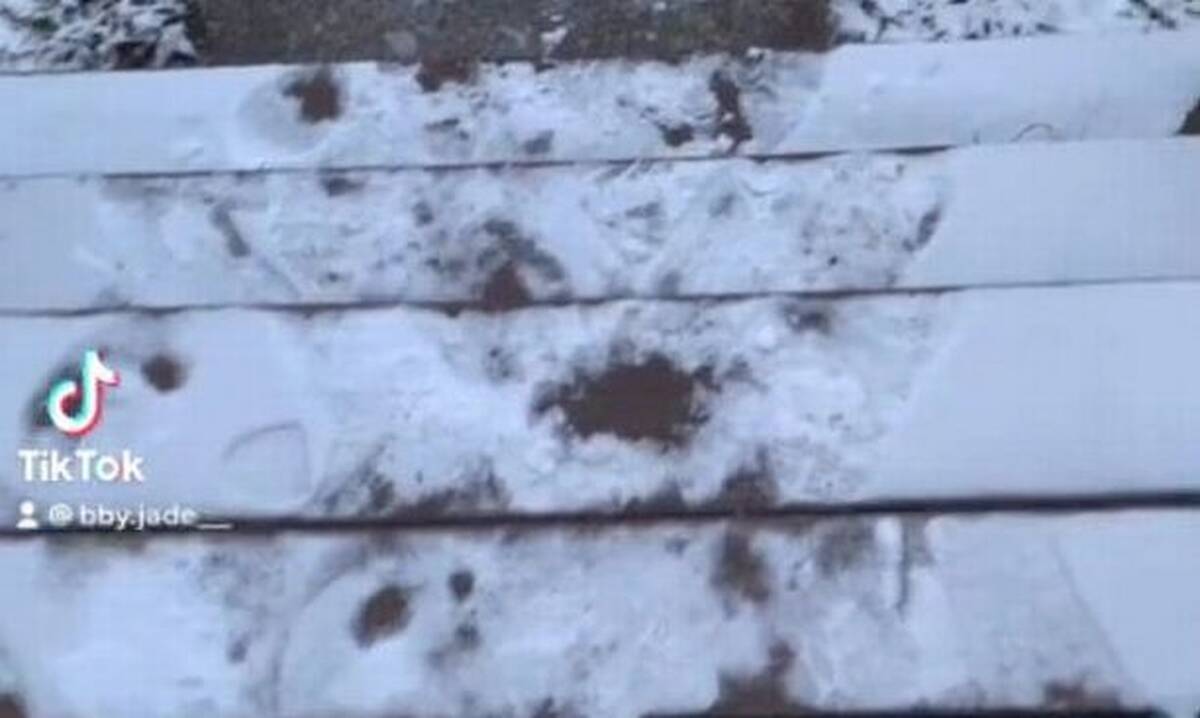 Γυναίκα είδε αυτό το μήνυμα έξω από το σπίτι της και κατάλαβε ότι κινδυνεύει (φωτό)