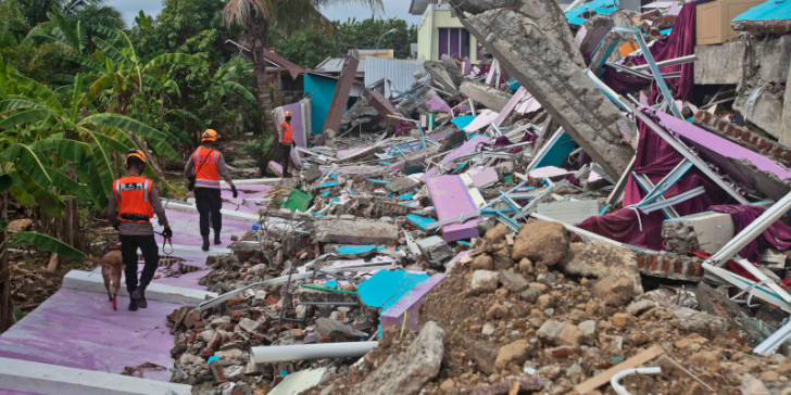 Ινδονησία: Στους 73 οι νεκροί από τον σεισμό των 6,2 Ρίχτερ (βίντεο)