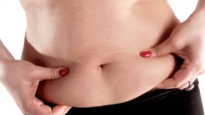 «Μαγικό» ρόφημα»: Τι να πιείτε πριν κοιμηθείτε για να κάψετε λίπος στην κοιλιά;