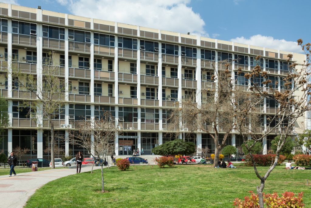 Θεσσαλονίκη: Φοιτήτρια «σπάει» τη σιωπή της και καταγγέλλει σεξουαλική παρενόχληση από καθηγητή του ΑΠΘ