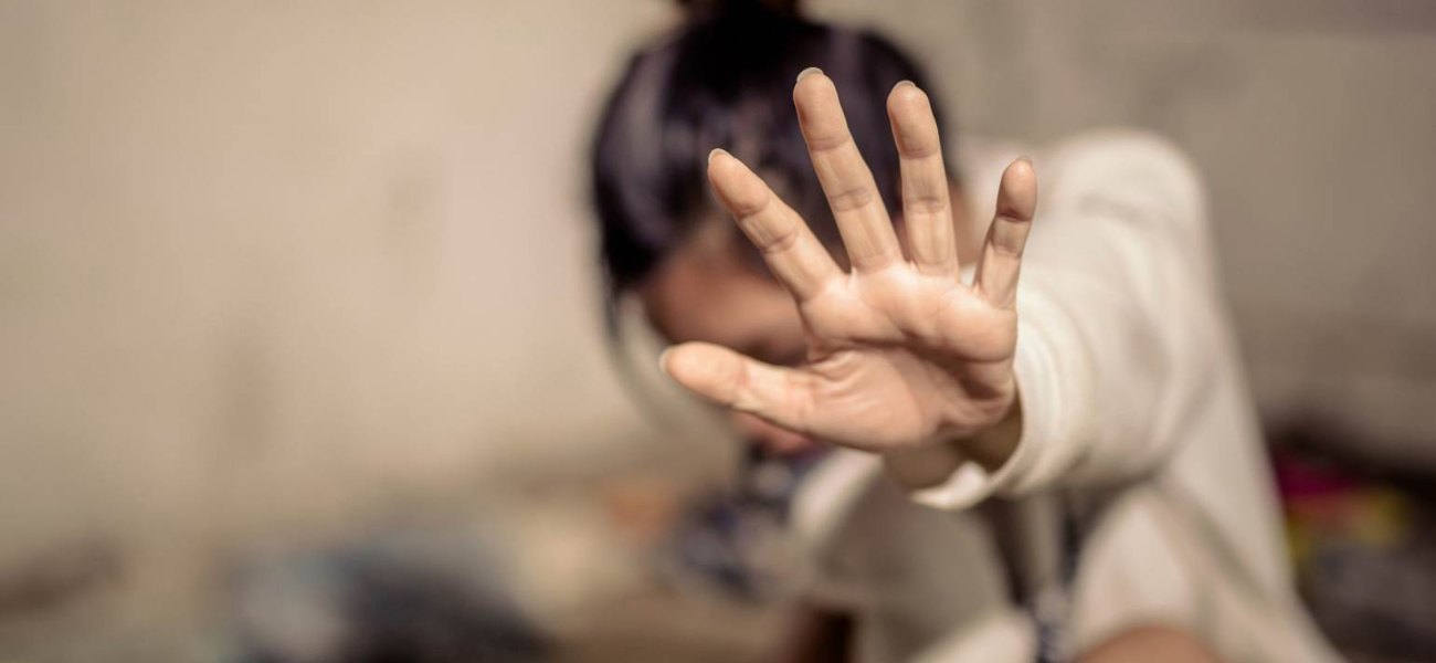 Χειροπέδες σε Πακιστανό «πρόσφυγα» που βίαζε 17χρονη υπό την απειλή μαχαιριού