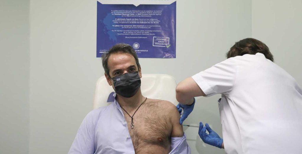 «Έπεσε» το Twitter με το ανοιχτό πουκάμισο του Κ.Μητσοτάκη και το δασύτριχο στέρνο του (φώτο)