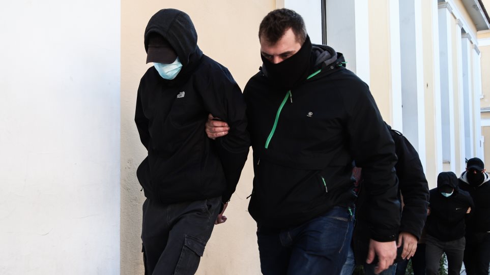 Ξυλοδαρμός στο μετρό: Μεταμέλεια δηλώνουν τα δύο ανήλικα αδέρφια – Ζητούν εξηγήσεις από τον σταθμάρχη