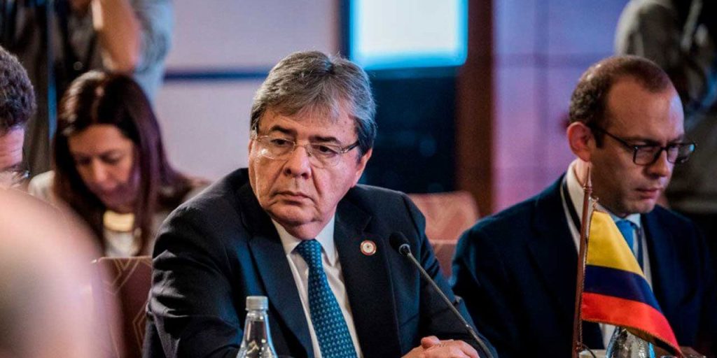 Σε ΜΕΘ με κορωνοϊό ο υπουργός Άμυνας της Κολομβίας