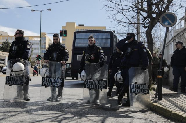 Πάτρα: Επεισόδια σε συγκέντρωση για τον Κουφοντίνα – Χημικά και προσαγωγές (βίντεο)