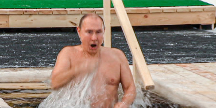 Β.Πούτιν: Bούτηξε στα παγωμένα νερά για να τιμήσει τα φετινά Θεοφάνεια (βίντεο)