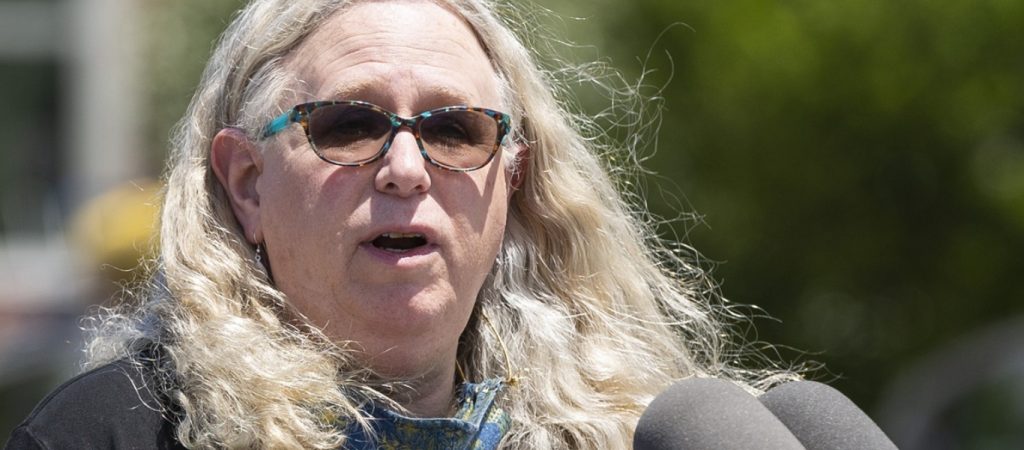 Ο Τ.Μπάιντεν διορίζει έναν τραβεστί υφυπουργό Υγείας! – Σε ελεύθερη πτώση οι ΗΠΑ