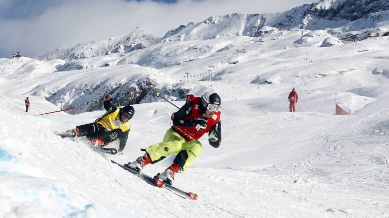 Ελβετία: Νεκρός σκιέρ από χιονοστιβάδα – Παρασύρθηκαν 9 άτομα