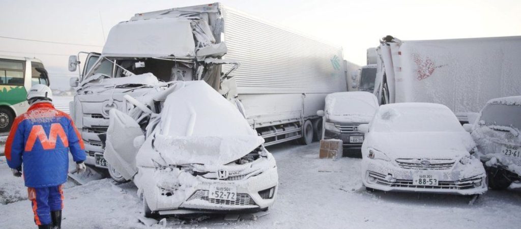 Κίνα: Περισσότερα από 130 αυτοκίνητα ενεπλάκησαν σε καραμπόλα – 1 νεκρός και 10 τραυματίες (βίντεο)