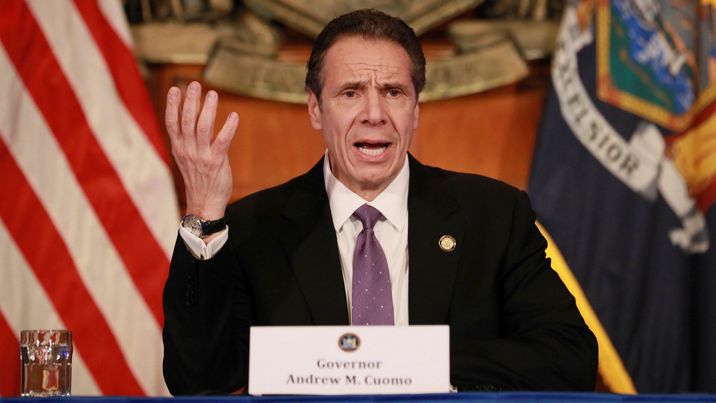 Δύσκολο ξεκίνημα για τον  νέο πρόεδρο: Ο κυβερνήτης της Νέας Υόρκης απειλεί τον Τζόε Μπάιντεν με μήνυση
