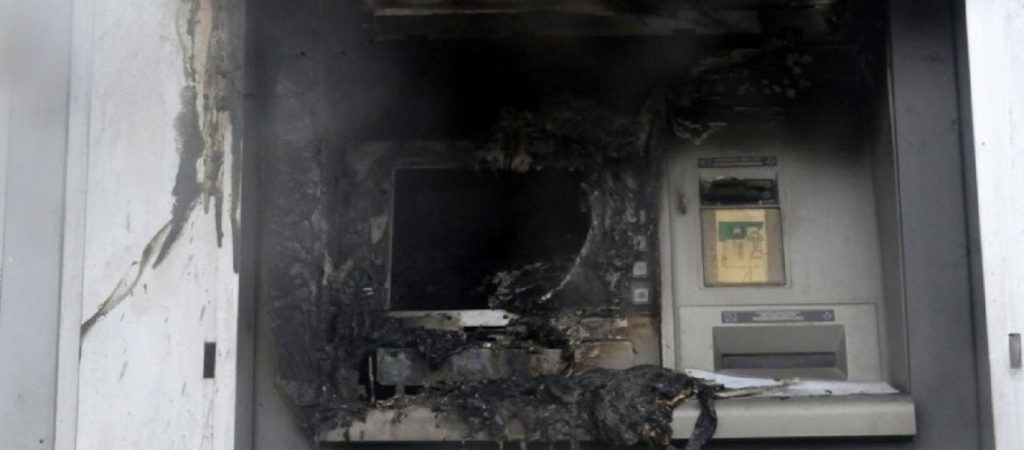 Άγνωστοι ανατίναξαν τρία ΑΤΜ στο Μαρούσι