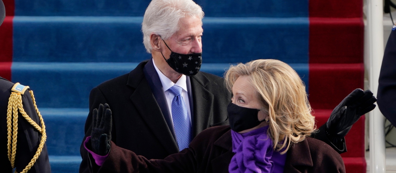 O Μπιλ Κλίντον «συνελήφθη» να κοιμάται κατά την διάρκεια της ορκωμοσίας του Τζο Μπάιντεν (βίντεο)