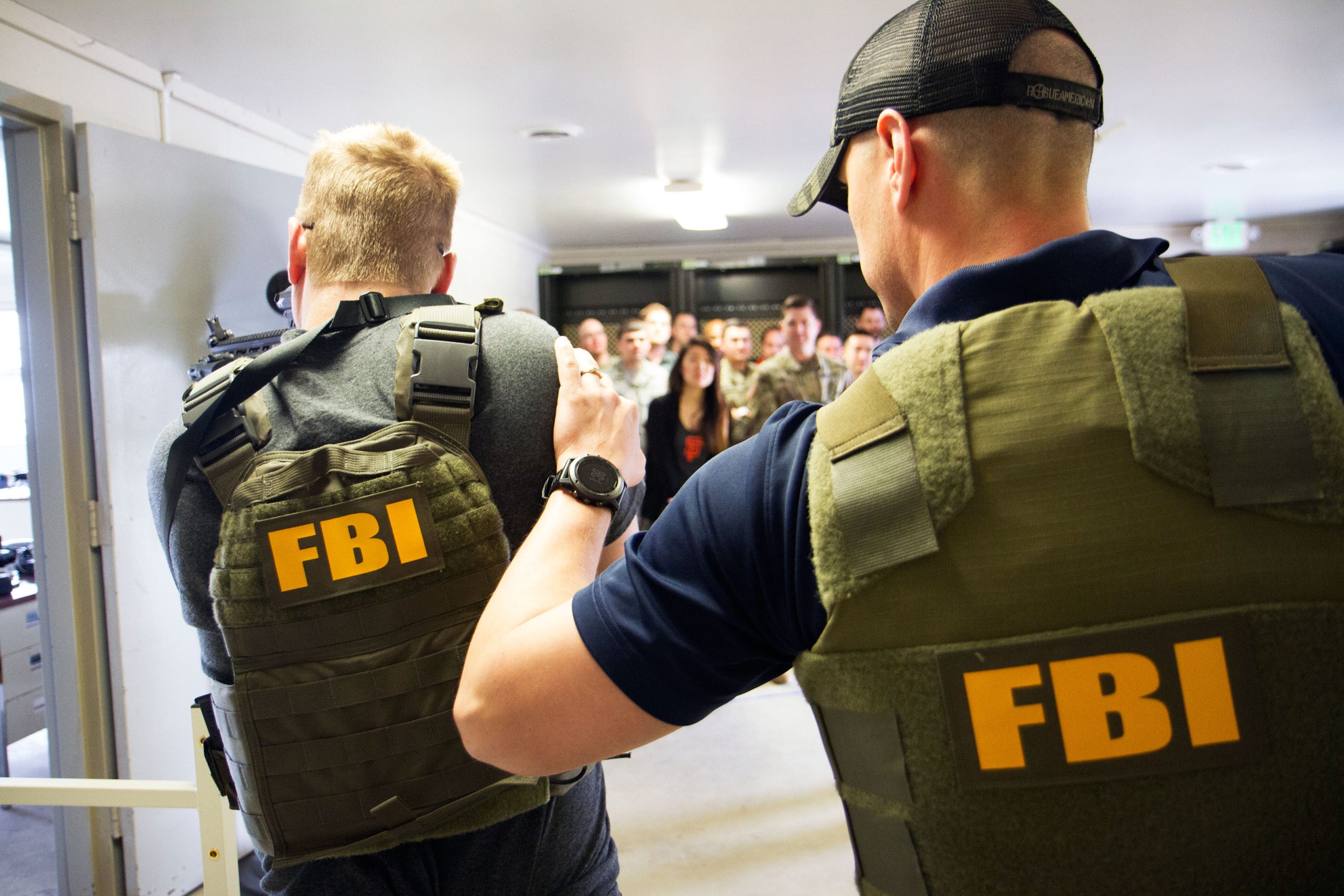 Ο Μπάιντεν σχεδιάζει να διατηρήσει τον Κρίστοφερ Ρέι ως διευθυντή του FBI