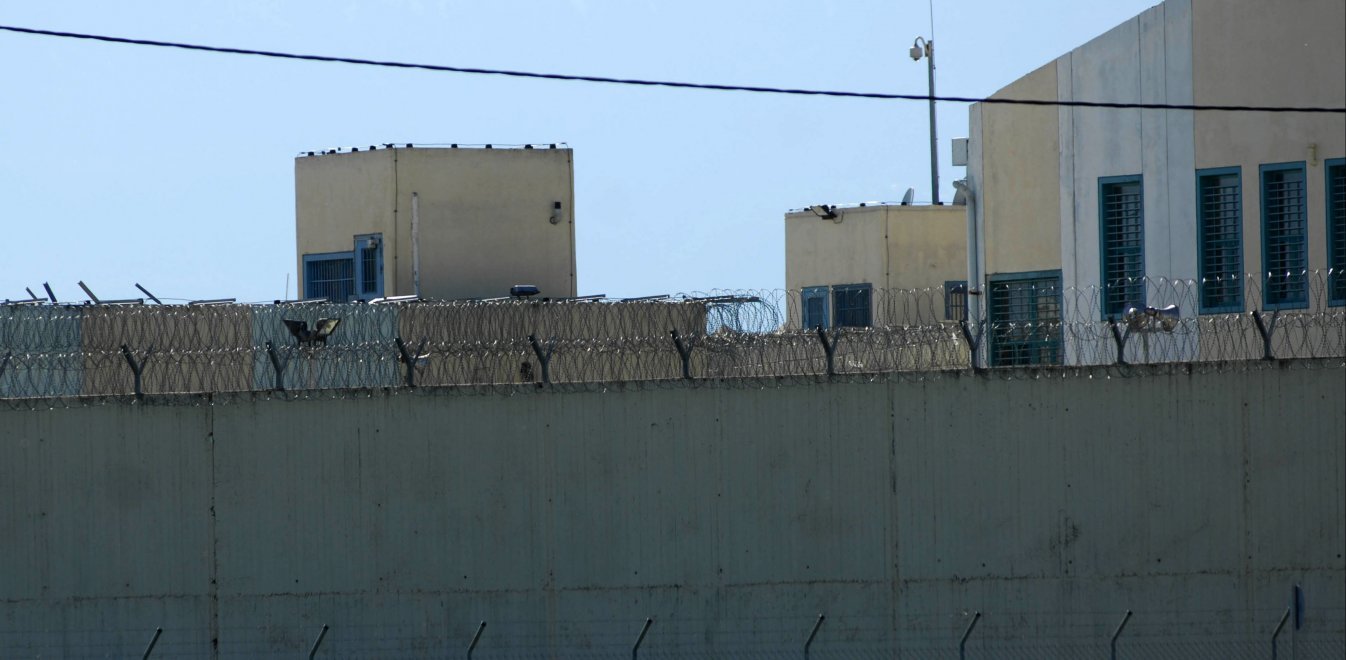 Αναστάτωση τις φυλακές Τρικάλων – Κρατούμενοι έβαλαν φωτιά σε στρώματα