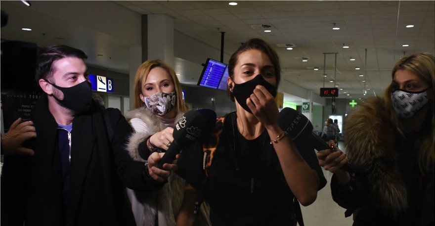 Επέστρεψε στην Αθήνα η Κάτια Ταραμπάνκο – Οι πρώτες της δηλώσεις (φώτο)
