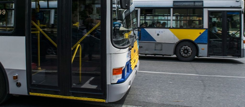 ΣΥΡΙΖΑ: «Η κυβέρνηση κρύβεται πίσω από τον ανορθολογισμό των στελεχών της – Ανεύθυνη πολιτική στα ΜΜΜ»