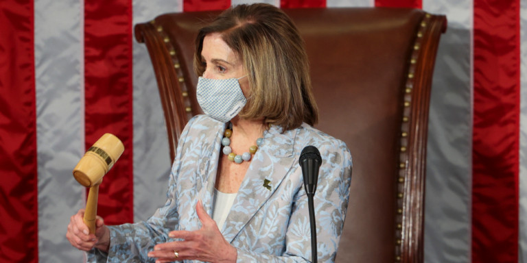 Δεν ξέρει πότε θα παραπέμψει για δίκη το Ν.Τραμπ η Ν.Πελόζι