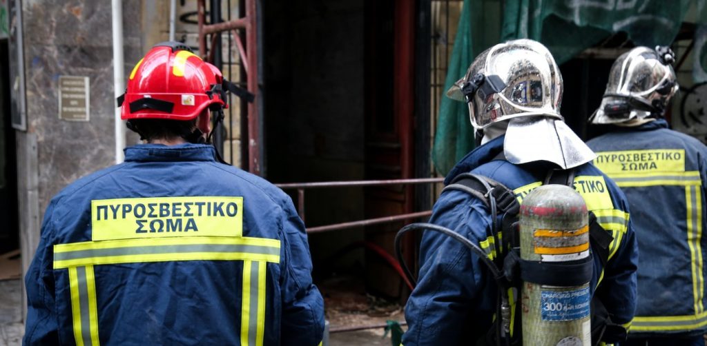 Σύνταγμα: Φωτιά σε εγκαταλελειμμένο κτίριο επί της οδού Φιλελλήνων