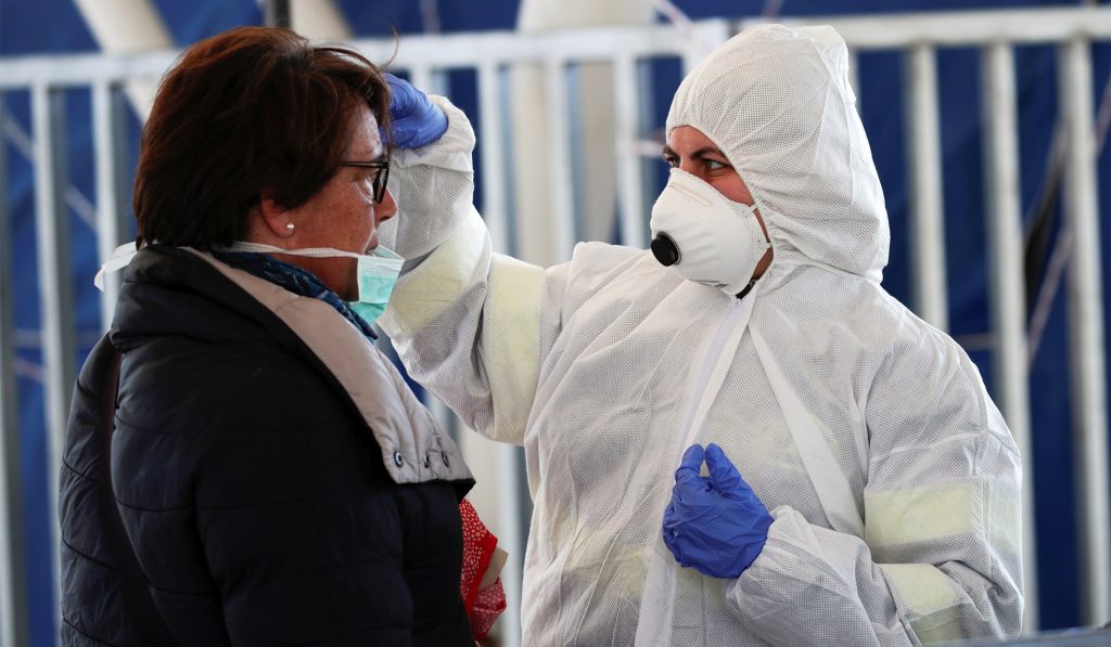 «Χαϊδεύει» τα αυτιά της Κίνας ο ΠΟΥ: «Είναι νωρίς για να καταλήξουμε από που προήλθε ο κορωνοϊός»