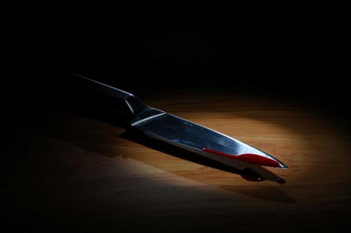 Γυναίκα μαχαίρωσε τον άνδρα της γιατί είδε φωτογραφίες του με άλλη – Τελικά… ήταν η ίδια νεότερη