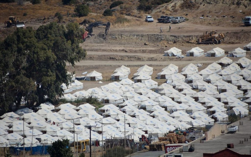 Παράνομοι μετανάστες αποβιβάζονται τώρα κατευθείαν στον καταυλισμό του Καρά Τεπέ!
