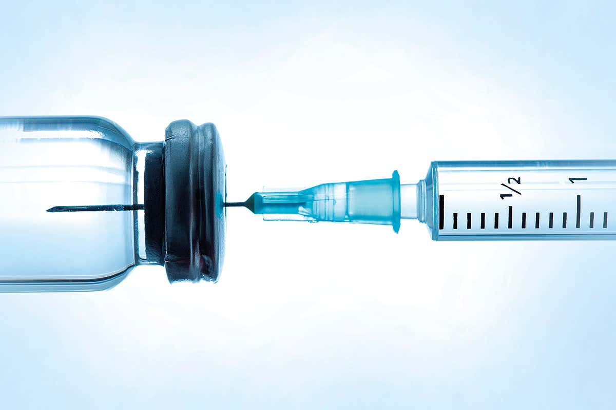 Ο Τ.Κόντε προανήγγειλε μηνύσεις κατά Pfizer και AstraZeneca για την παράδοση των εμβολίων