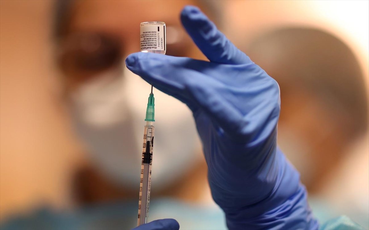 Εμβόλιο Pfizer: Βρετανοί γιατροί ζητούν μείωση στις έξι εβδομάδες ανάμεσα στις δύο δόσεις