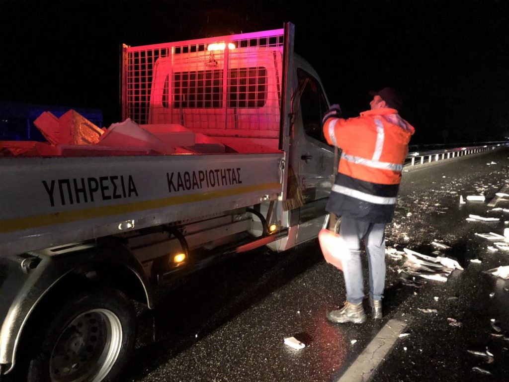 Eθνική οδός Τρικάλων-Καλαμπάκας: Γέμισε… ψάρια! (φώτο)