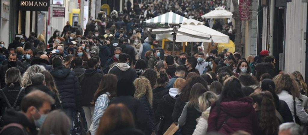 Χιλιάδες κόσμου «κατέκλυσαν» την Ερμού – «Ανάσα» για την αγορά (βίντεο-φωτο)