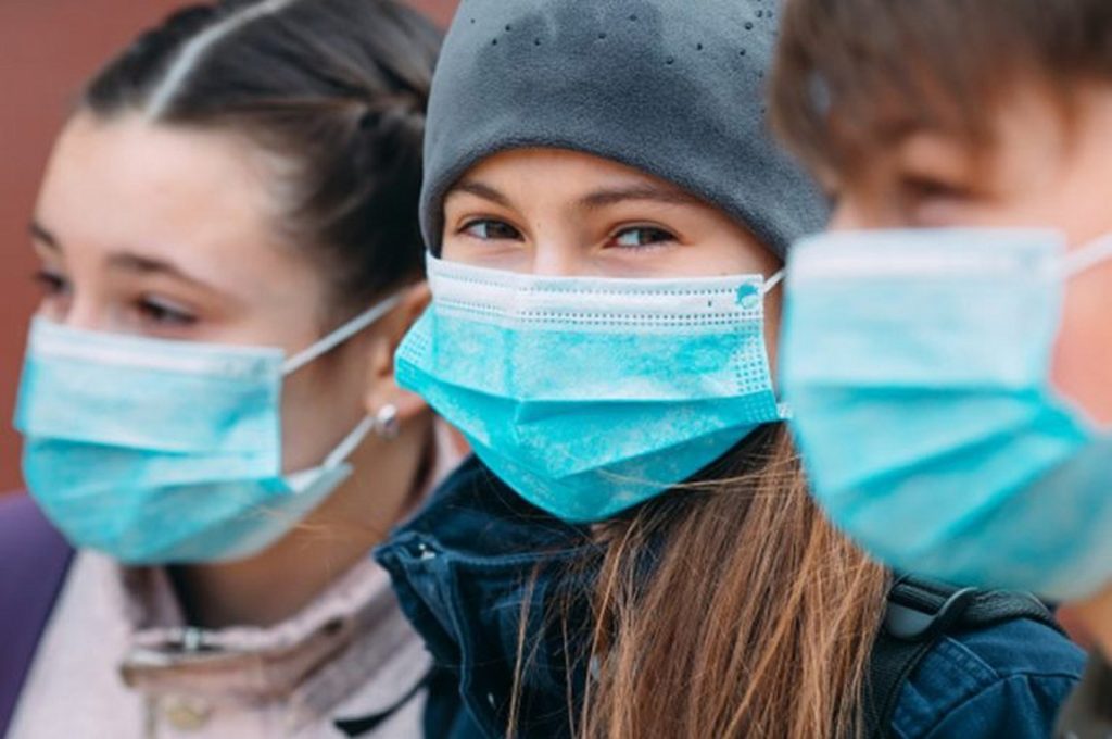 «Σίριαλ» με το ποιες μάσκες… προστατεύουν – «Και οι υφασμάτινες είναι αποτελεσματικές και στη μετάλλαξη του κορωνοϊού»