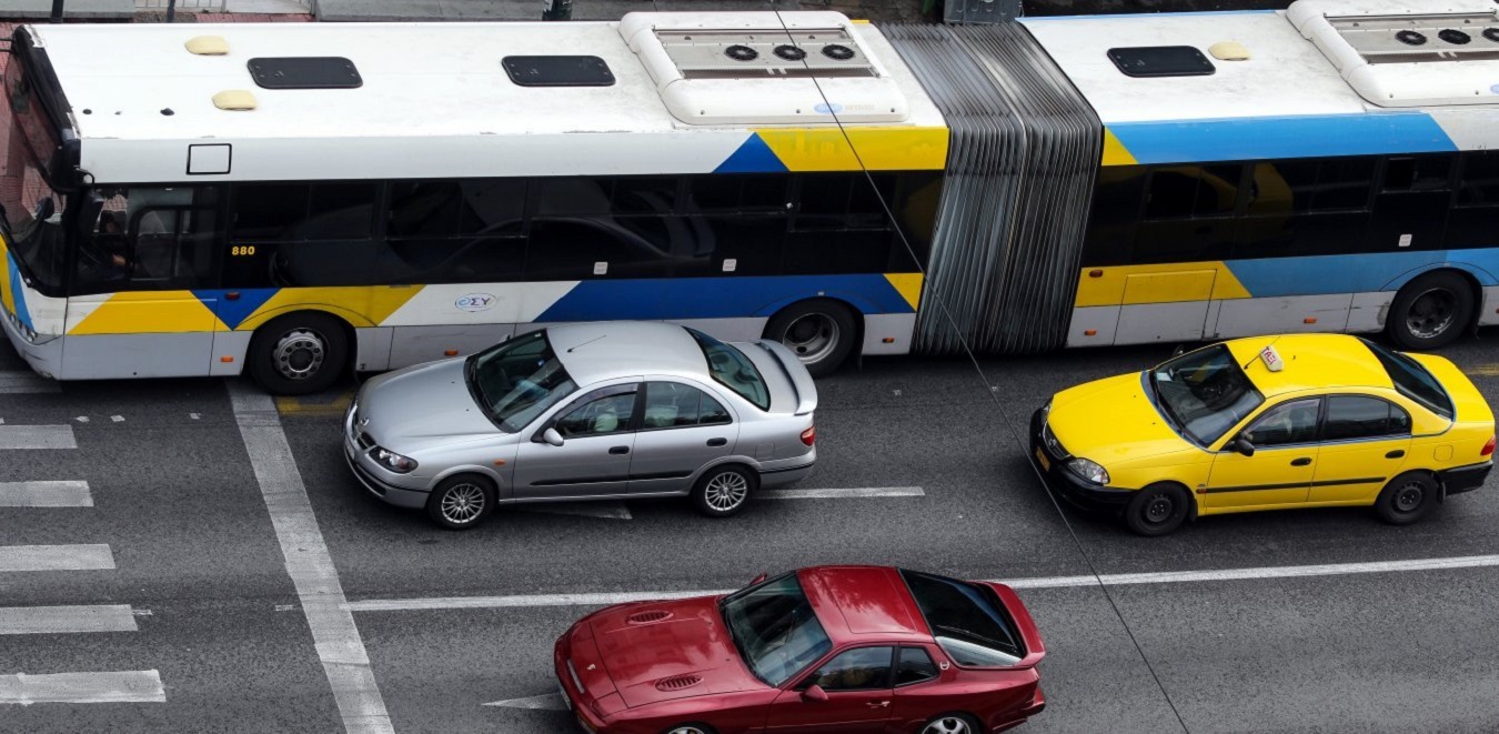 Υπ.Μεταφορών: Αλλάζουν τα όρια επιβατών σε ταξί, ΙΧ & φορτηγά – Όσα πρέπει να ξέρετε