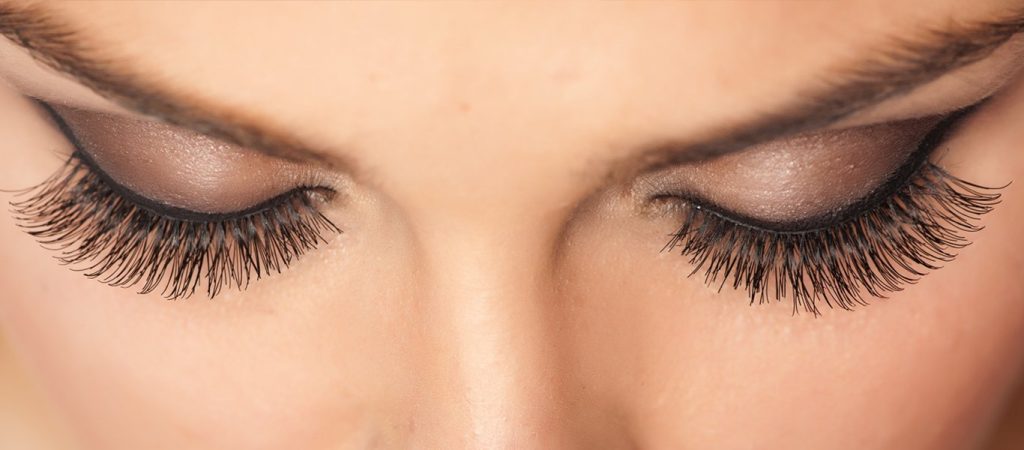 Θες πυκνές βλεφαρίδες; – Με αυτό το σπιτικό υλικό θα το καταφέρεις