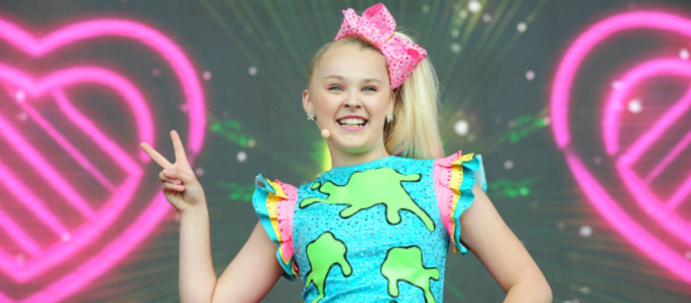 Τζότζο Σίουα: Η πασίγνωστη Youtuber που αποκάλυψε ότι είναι μέλος της ΛΟΑΤΚΙ κοινότητας