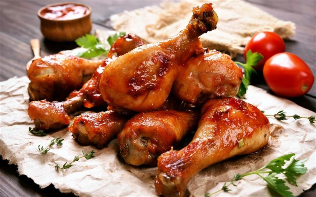 Οι τρεις τροφές που γίνονται επικίνδυνες για την υγεία αν δε μαγειρευτούν καλά