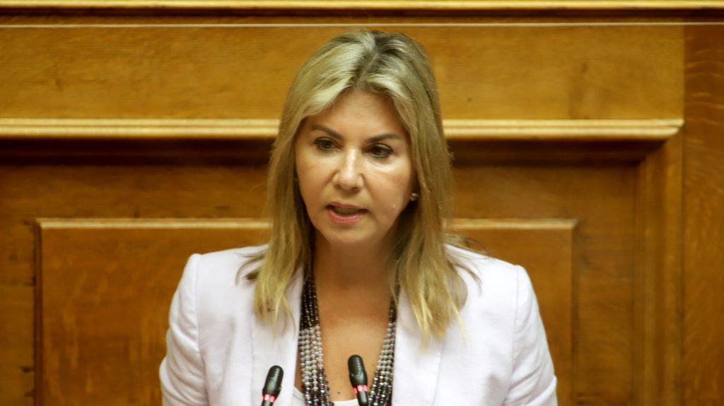 Ζ.Μακρή: «Διευκρινίζω πως δεν υπάρχει πρόβλεψη για πρόστιμα συγκεκριμένα σε μαθητές»