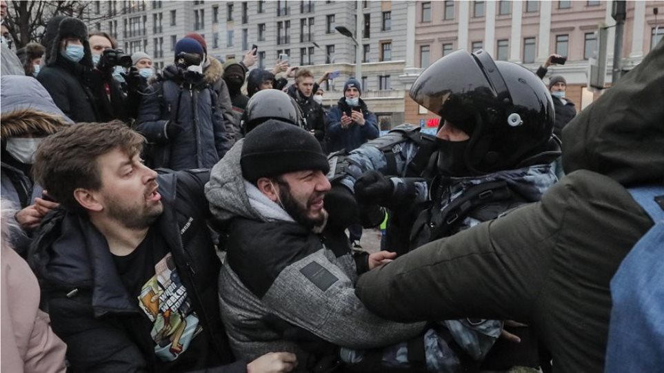 Συλλήψεις στις διαδηλώσεις υπέρ του Α.Ναβάλνι σε Μόσχα και Αγ.Πετρούπολη (βίντεο)