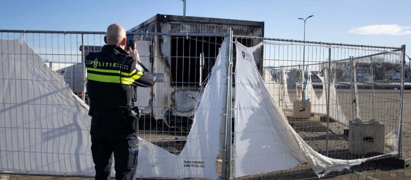 Ολλανδία: Φωτιά σε κέντρο για τεστ κορωνοϊού – Αντιδράσεις πολιτών στα νέα μέτρα