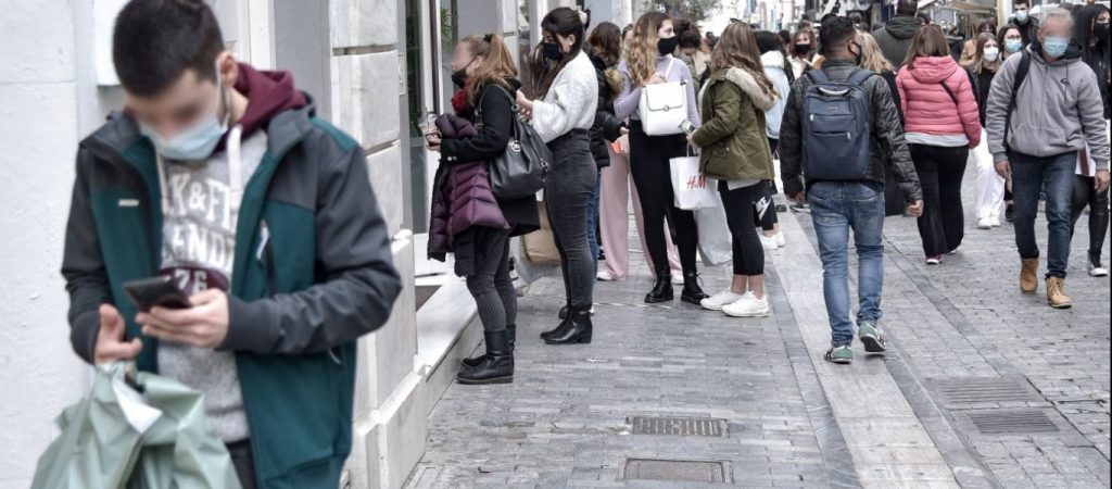 Τι ψωνίζουν περισσότερο οι καταναλωτές την περίοδο των εκπτώσεων; – Ανοιχτά και την επόμενη Κυριακή τα μαγαζιά