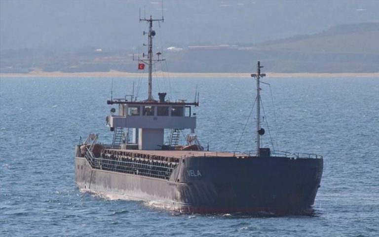 Προσάραξη φορτηγού πλοίου στη Λευκάδα – Kαλά στην υγεία τους τα μέλη του πληρώματος