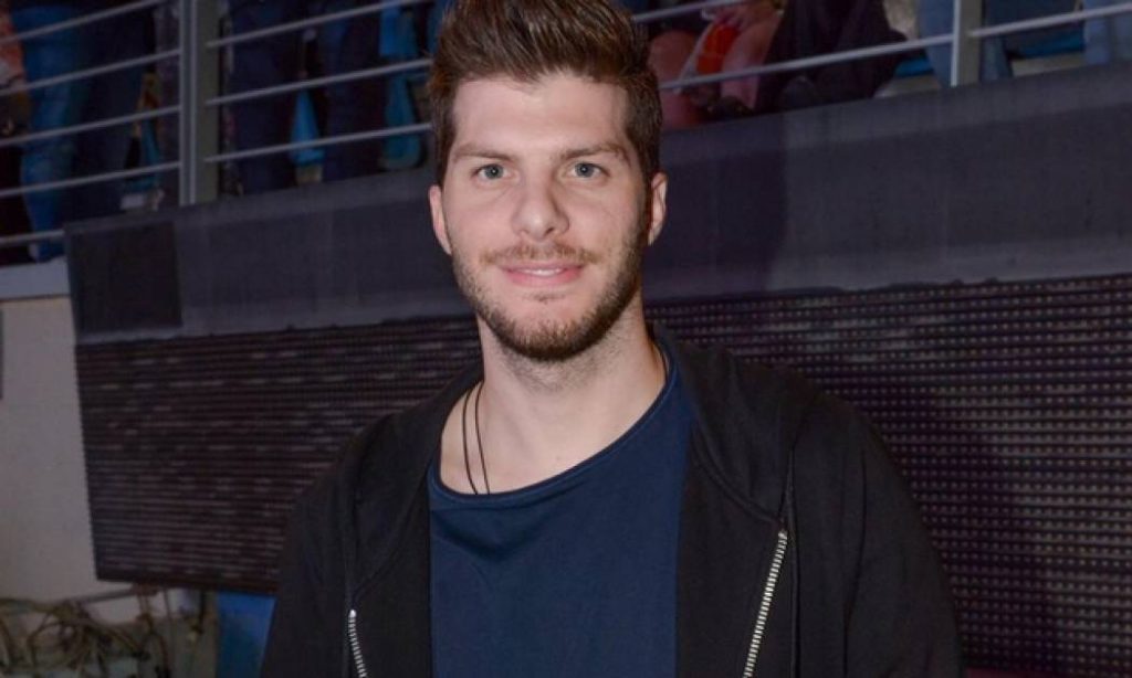 Στο νοσοκομείο ο τραγουδιστής Λούκας Γιώρκας